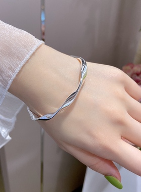 水贝纯银手镯足银999莫比乌斯环手镯光面实心时尚爆款年轻送礼