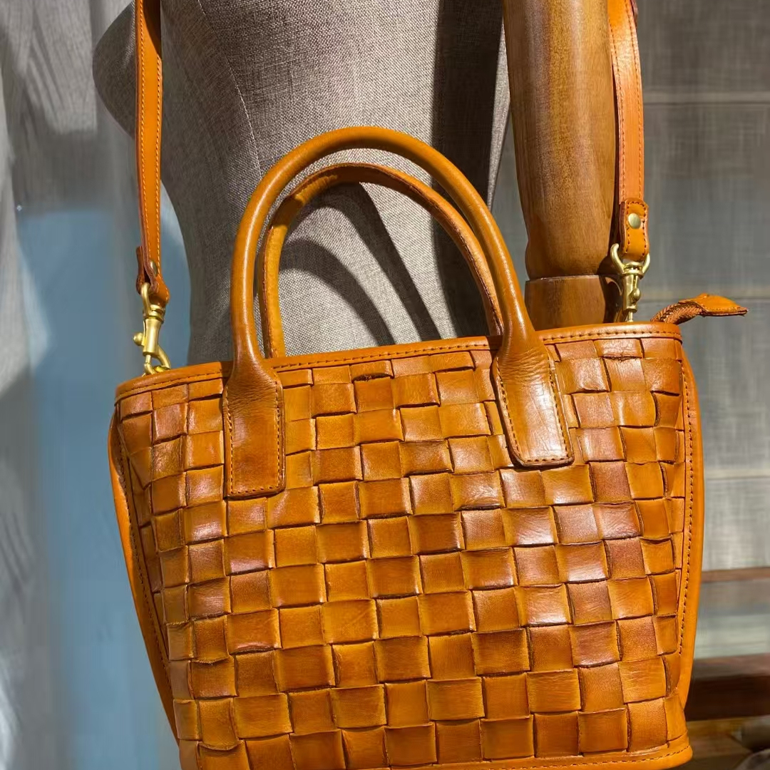 真皮头层牛皮植鞣皮女包编织手提杂物包纯色水桶包单肩斜挎手机包