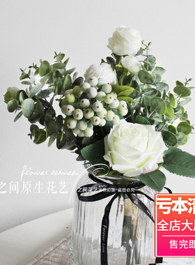 尤加利玫瑰书桌插花艺浆果