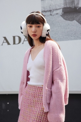 WIWH新款淡粉色慵懒落肩羊毛开衫软软糯糯的针织质感像棉花一样