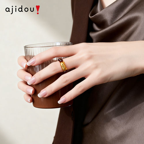 AJIDOU阿吉豆戒指女金法棍猫虎眼石设计指环轻奢高级感弹力戒尾戒