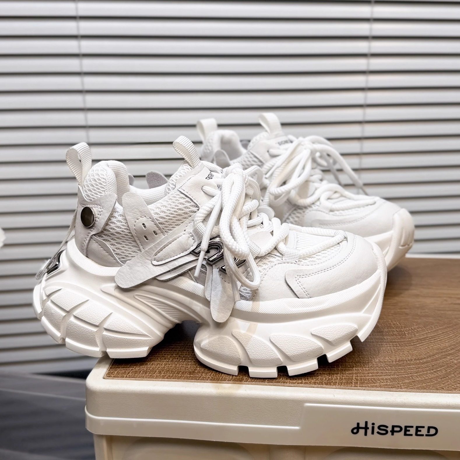 日本OFFCAT6cm真皮厚底老爹鞋女2026款百搭时尚系带休闲运动单鞋