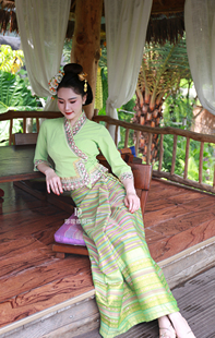 云南版纳傣族服装女套装秋款新品拍照小香风时尚大方上衣长裙