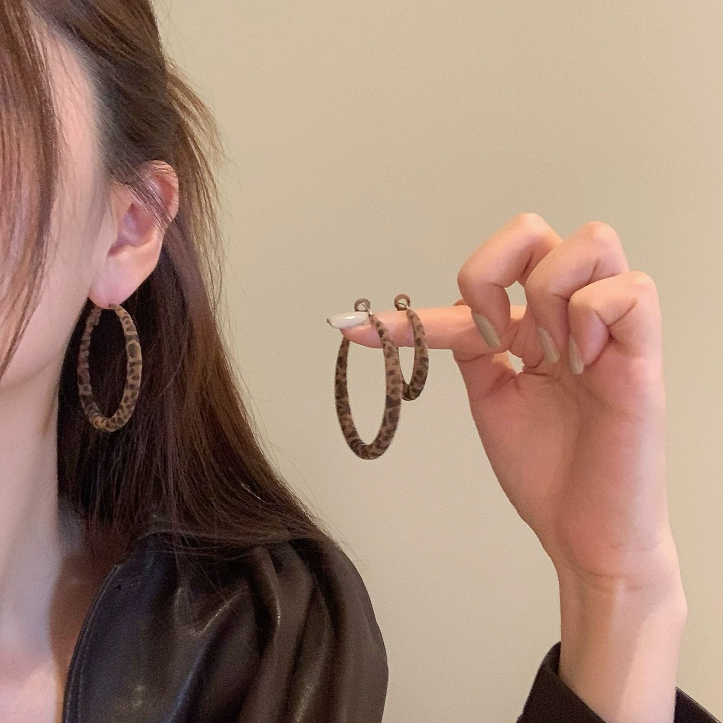 千禧辣妹 复古大圈圈豹纹丝绒耳环女2025超火巨好看秋冬素圈耳饰