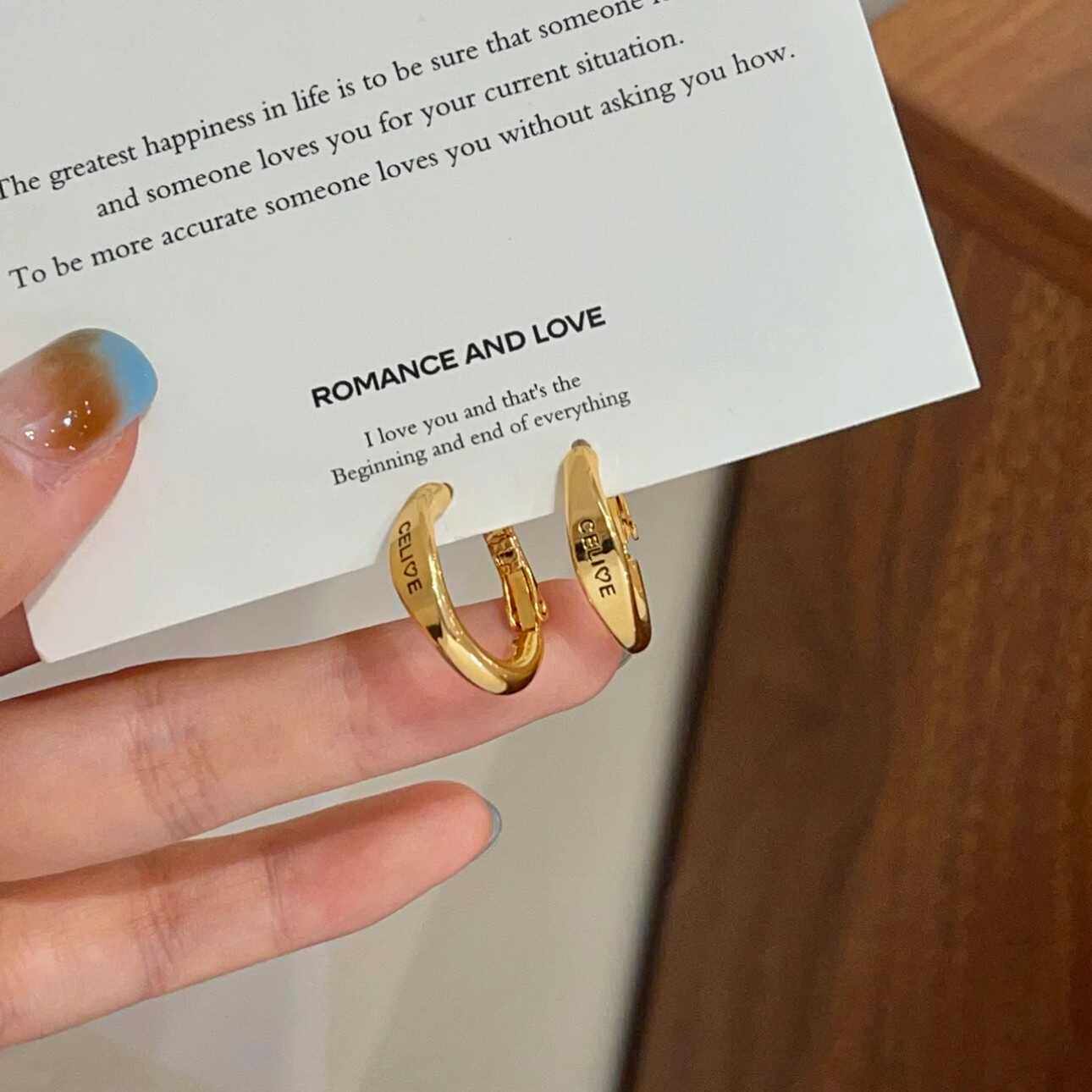 耳环金色字母素圈冷淡风