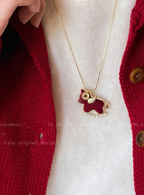 马上好运！圣诞红色丝绒小马项链女款本命年高级感复古毛衣链配饰