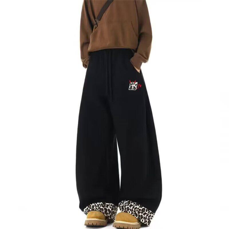 美式复古刺绣弯刀裤男生2026新款阔腿宽松卫裤小众设计感长裤子