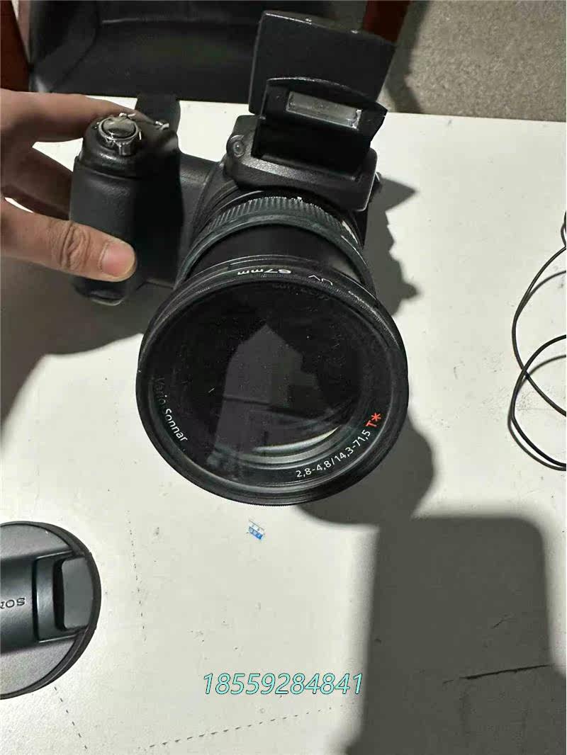 索尼DSC-R1数数码相机，成色，手握处的胶皮有开胶议价售怎么看?
