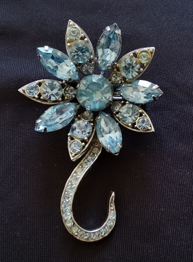 Vintage Weiss 蓝色莱茵石花朵胸针