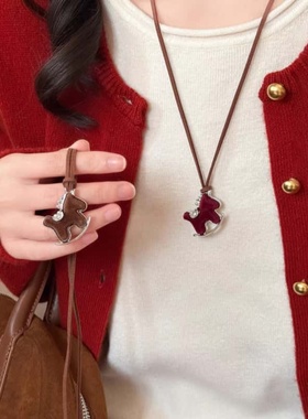 红色丝绒小马吊坠项链女款轻奢