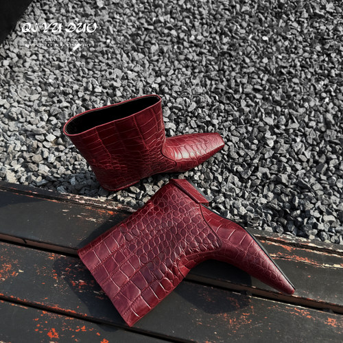 高级感鳄鱼纹方头短靴女中筒单靴