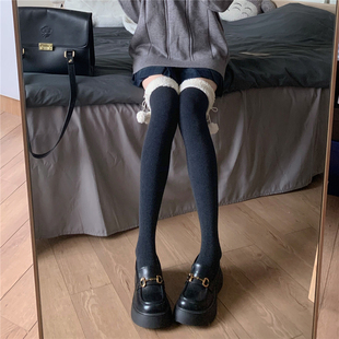 灰色羊羔毛过膝袜秋冬保暖加厚可爱毛球高筒袜慵懒风 films