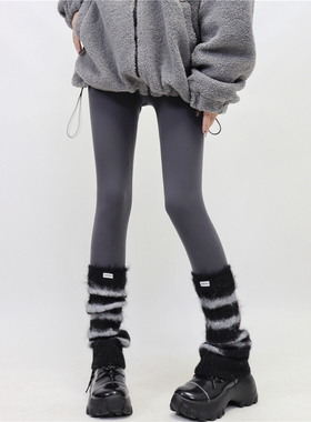 AY To films 条纹标签毛毛腿套