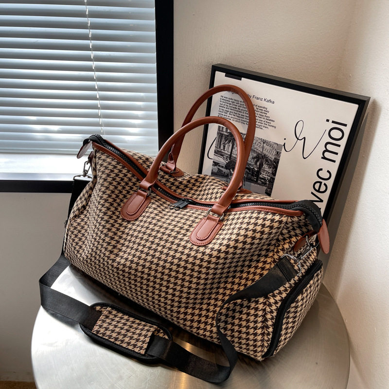 新款旅游包健身瑜伽包便携透气行李袋收纳住产包登机旅游厂货批发