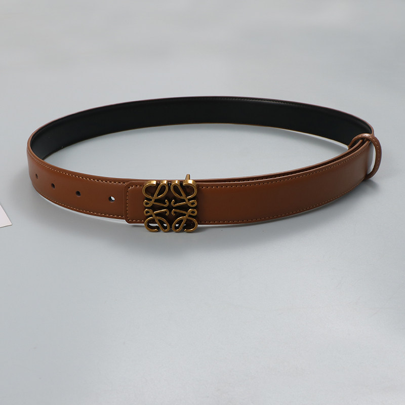 时尚款字母几何金色金属扣头牛皮皮带女士真皮腰带搭配裤子大衣酷