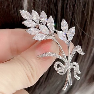 轻奢女 韩款 时尚 镶钻锆石胸针 新品