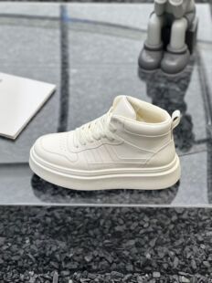 新款纯牛皮休闲中帮小白鞋简约质感大气百搭防滑耐磨大底舒适