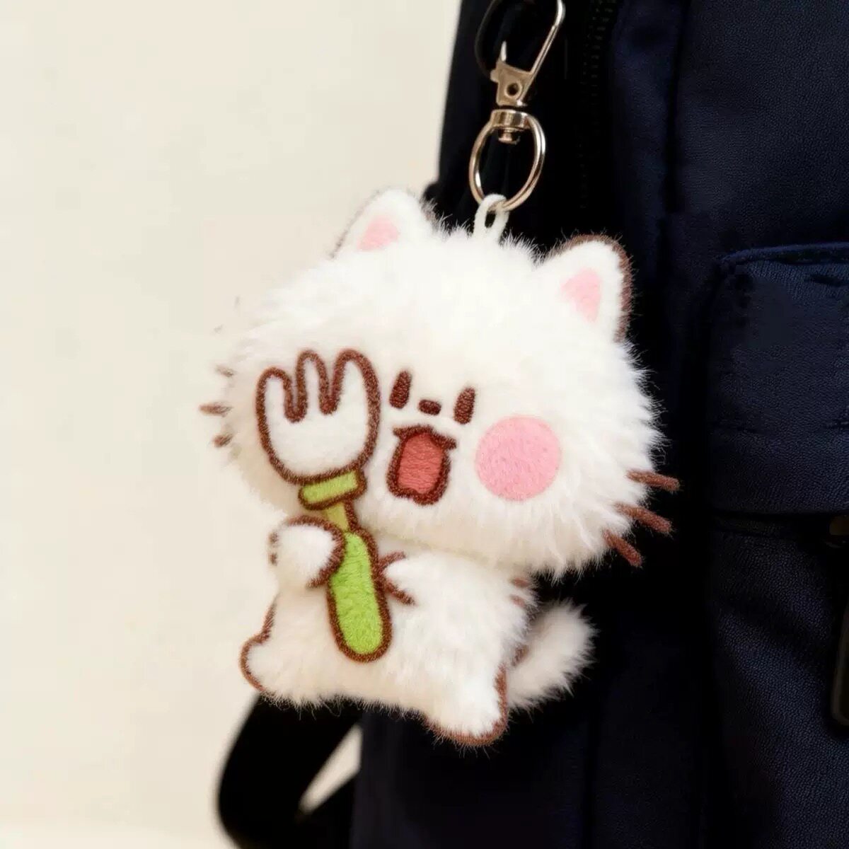 可爱高颜值小猫毛绒钥匙扣挂件图片