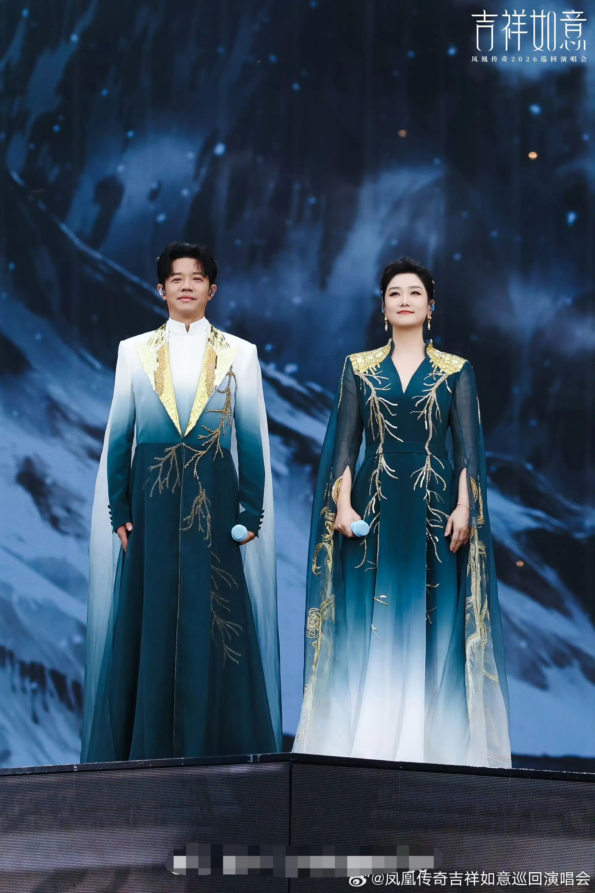 凤凰传奇吉祥如意2026演唱会同款礼服渐变蓝金树枝印花合唱服演出