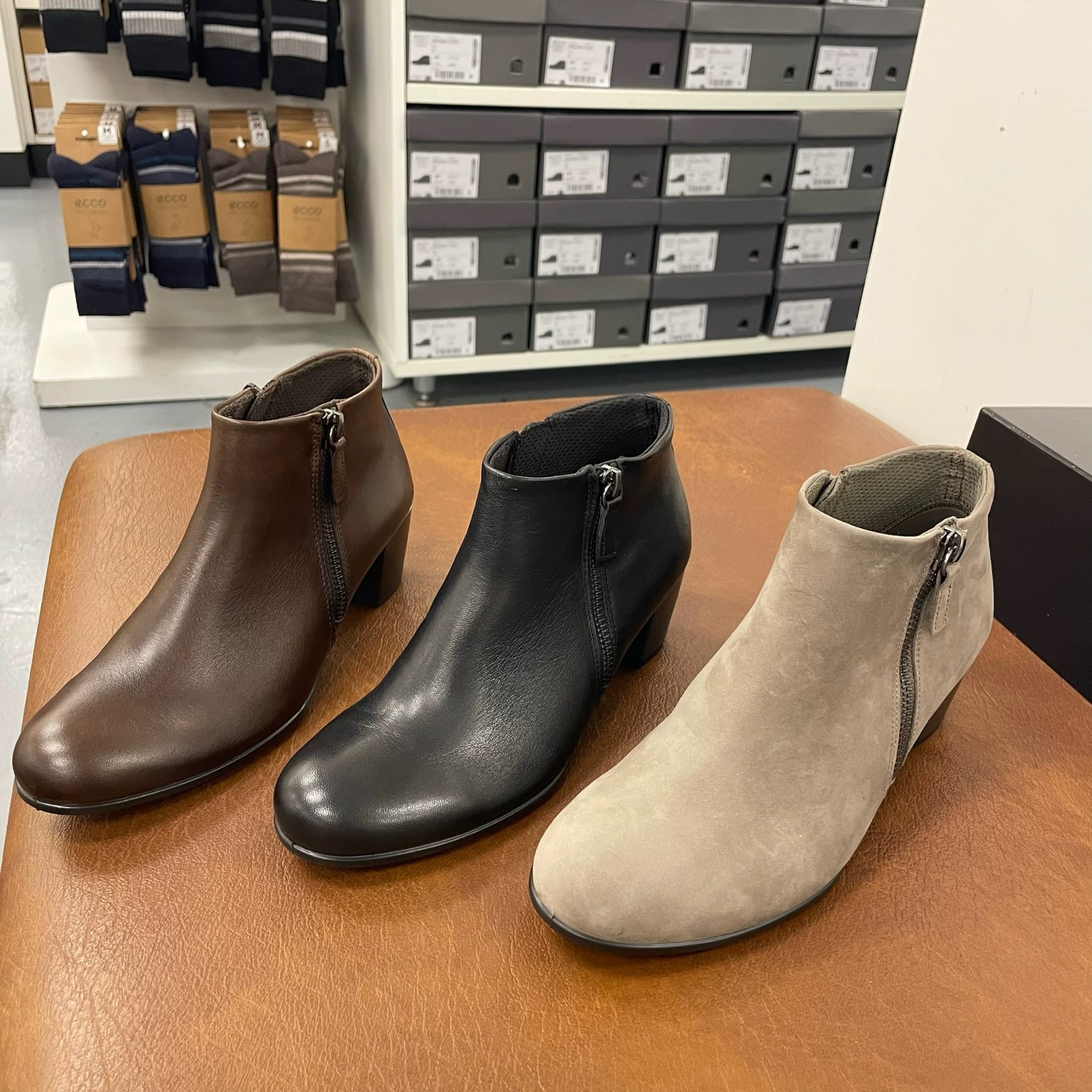 换季特价ECCO爱步女鞋牛皮侧拉链时装靴高跟瘦瘦靴短靴273163型塑