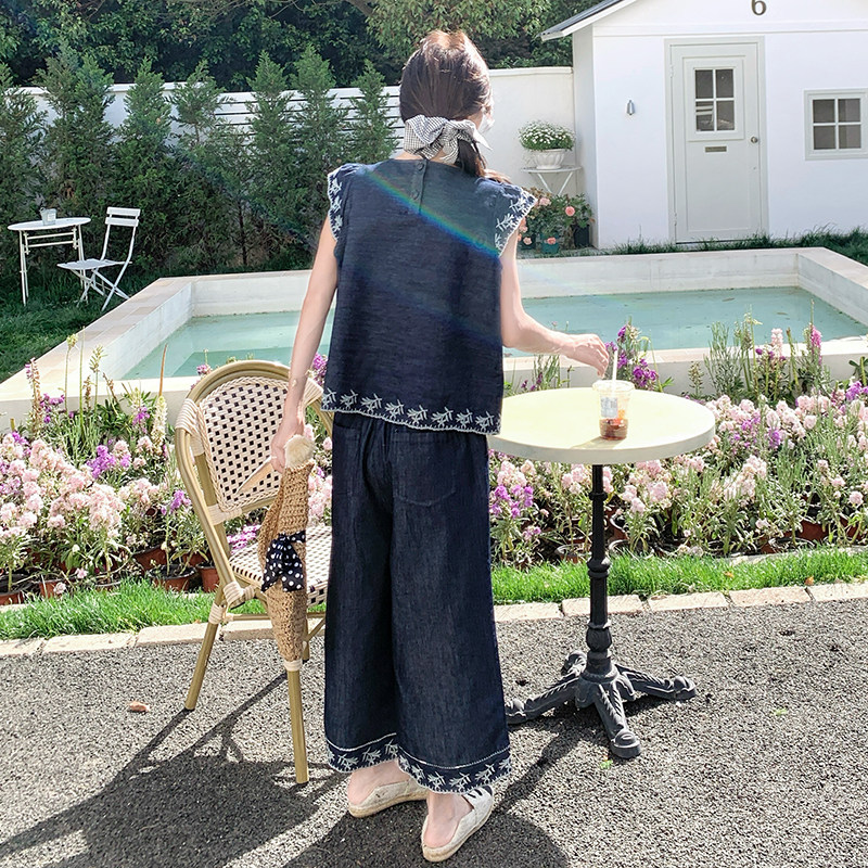 今年流行复古刺绣牛仔套装女2025夏季新款小飞袖上衣阔腿裤两件套图片