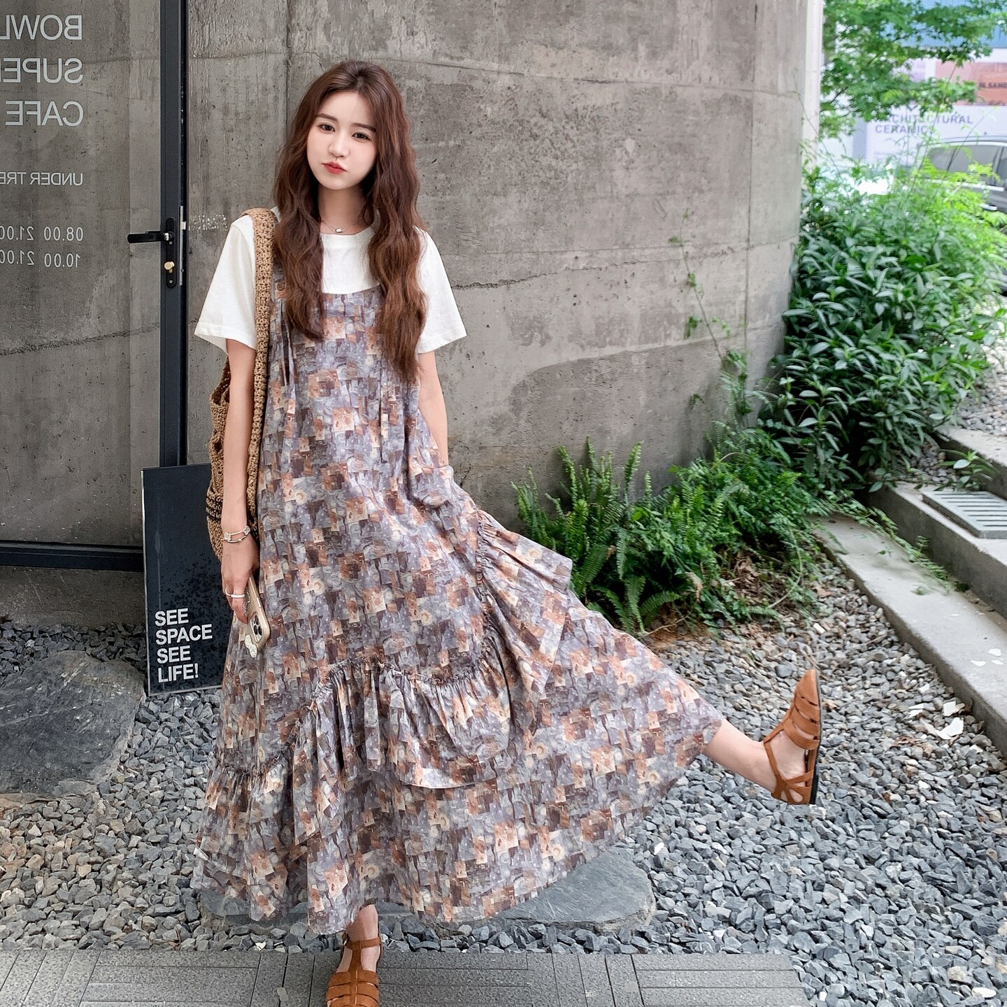 印花裙摆不规则拼接吊带裙两件套女2025夏季文艺日系简约白T套装图片