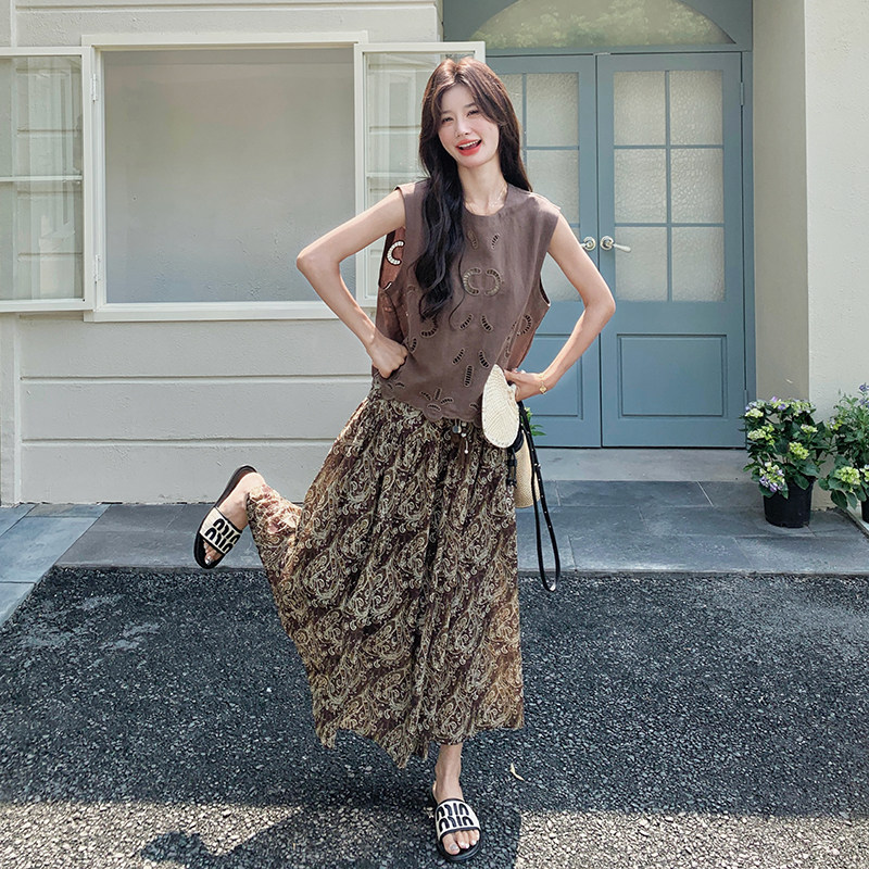 夏日绝美穿搭套装女2025新款高级感时尚镂空上衣碎花半身裙两件套,女装连衣裙,浙宝099