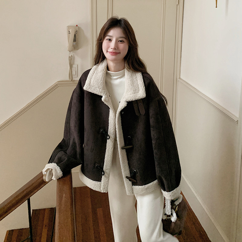 现货牛角扣羊羔毛外套099-D189-P185－K278，女装皮草，浙宝099