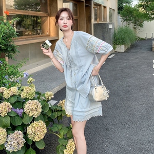 盐甜系穿搭蓝色小衫套装女夏新款韩系温柔风甜美减龄半身裙两件套图片