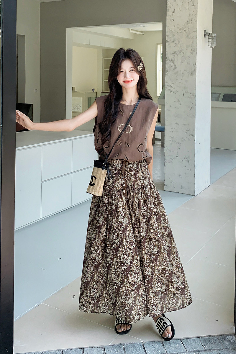 夏日绝美穿搭套装女2025新款高级感时尚镂空上衣碎花半身裙两件套,女装连衣裙,浙宝099