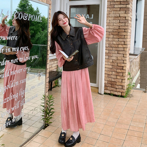 盐甜系穿搭pu皮马甲配粉色连衣裙女2025早春新款显瘦长裙两件套装图片
