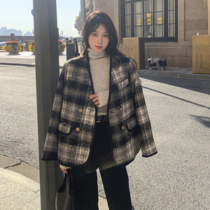 V领格子羽绒内胆小香风呢大衣外套女冬季高级感毛呢外套短款名媛图片