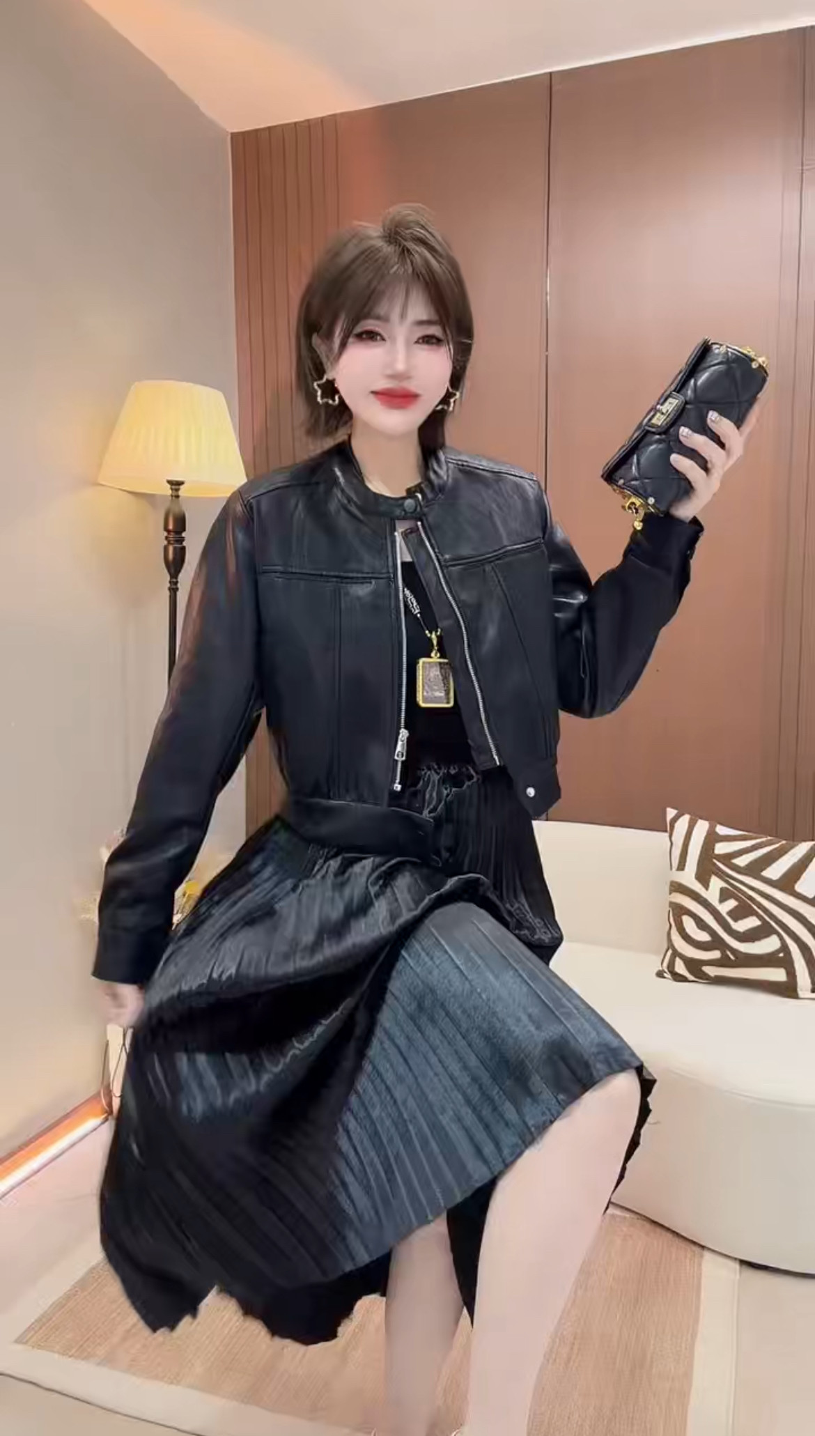 2026年春秋新款气质百搭显瘦皮衣女设计感小众休闲外套裙子两件套
