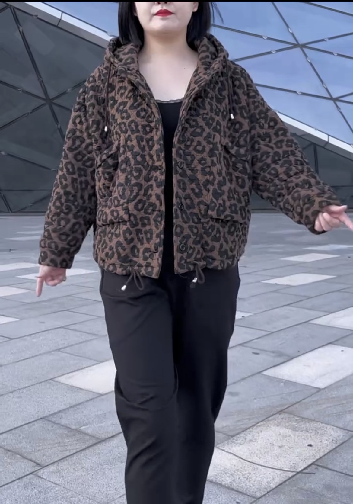 短外套女士秋冬季新款加绒宽松减龄网红连帽中老年棉服妈妈装上衣