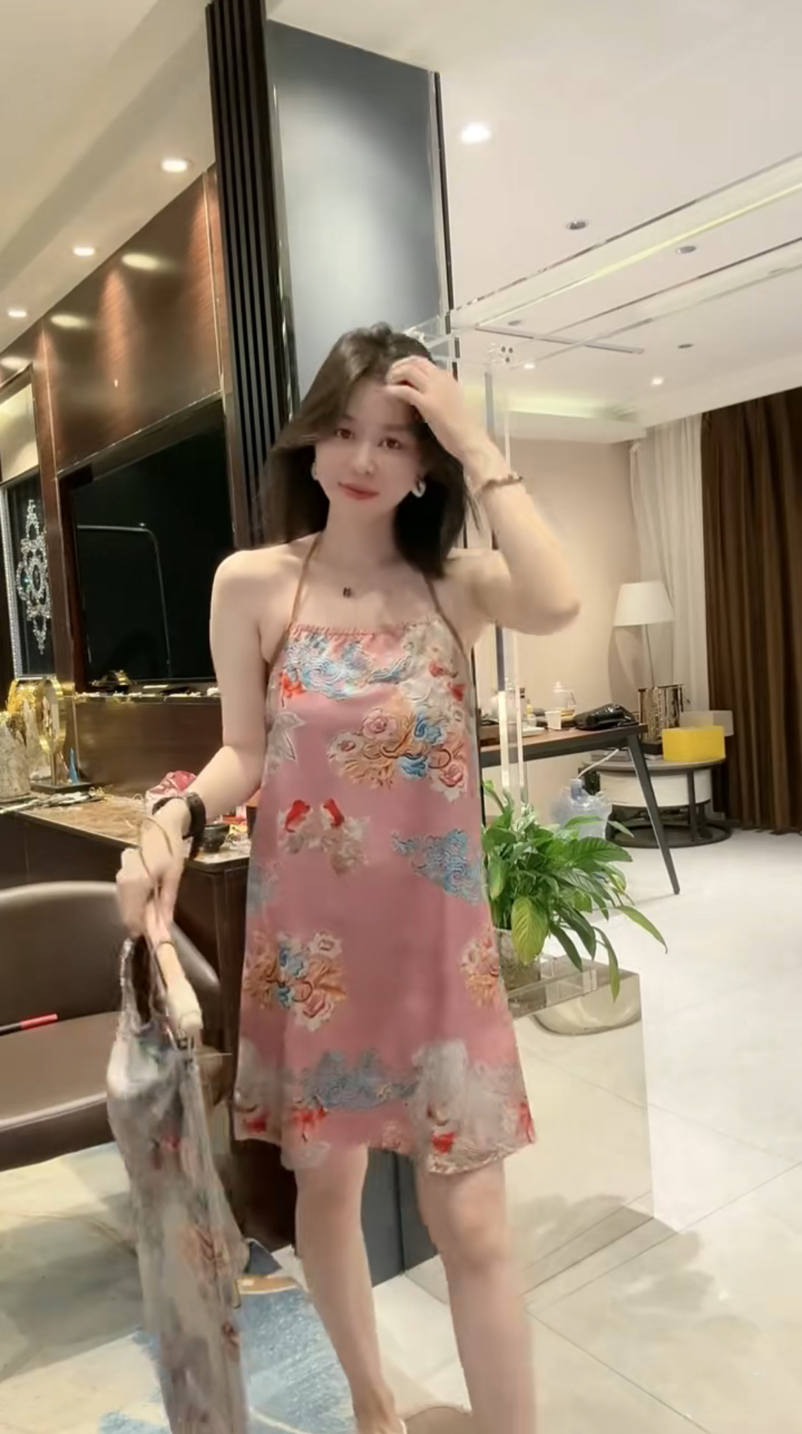 2025夏季新款法式名媛吊带连衣裙女印花性感家居舒适女装网红同款