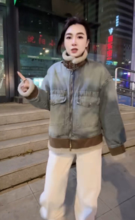 2025年冬季新款时尚显瘦牛仔女款外套短款网红同款棉服潮流百搭潮