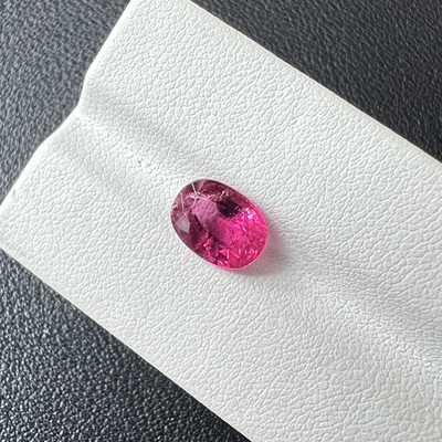 2.33ct卢比来碧玺椭圆形精切工艺晶体干净度中等7*9.5mm颜色好