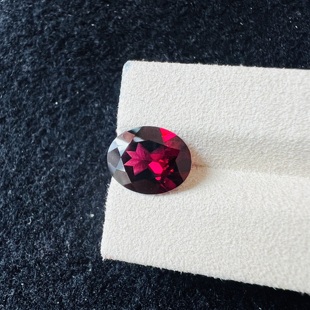 5.66ct石榴石铁铝榴石10.4*12.8mm椭圆形精切颜色浓艳