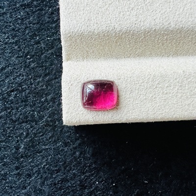 1.67ct红色碧玺长方形素面 戒面 6.7*8mm玻璃体高光
