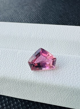 1.61ct粉红色碧玺 全净体 樱花粉 三角形颜色透亮6.1*8.3mm