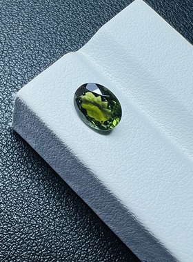 1.16ct椭圆形绿碧玺橄榄绿色全净体精切工艺6*8mm光泽度好