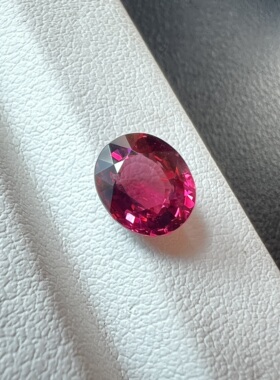 2.09ct石榴石晶体干净热粉色椭圆形7*8.3mm精品颜色独特浓郁鲜艳