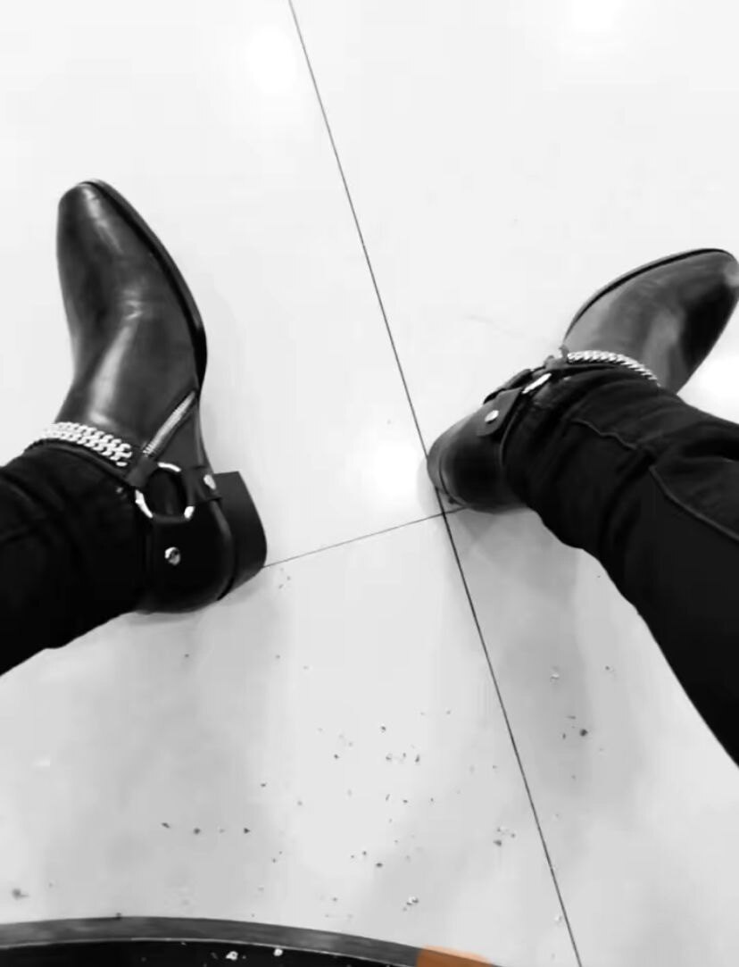 thumbnail for 2026 European and American New Fashion Trend Personality British Top Layer Cowhide Side Zipper Chelsea Pointed Martin Boots for Men