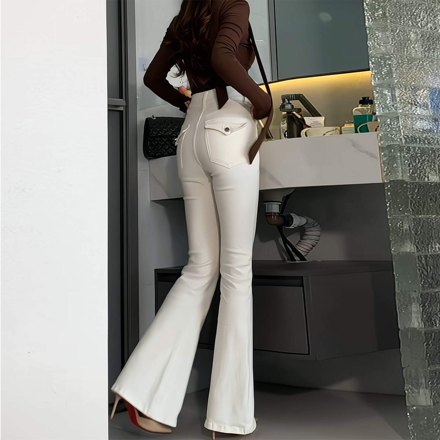 气质米白色加绒微喇叭牛