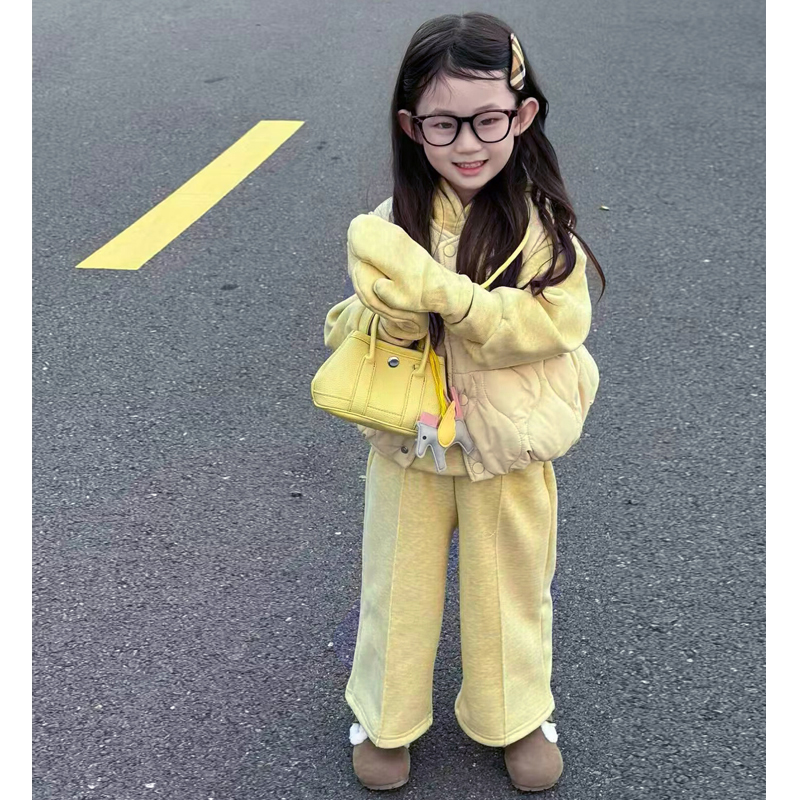 女童秋冬加厚套装2025新款女孩洋气甜美马甲连帽卫衣阔腿裤三件套
