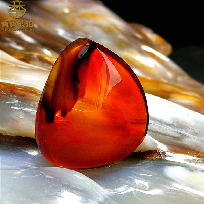 缅甸琥珀原矿纯天然酒红色血珀翳珀蜜蜡虫珀蛋面随形项链吊坠正品