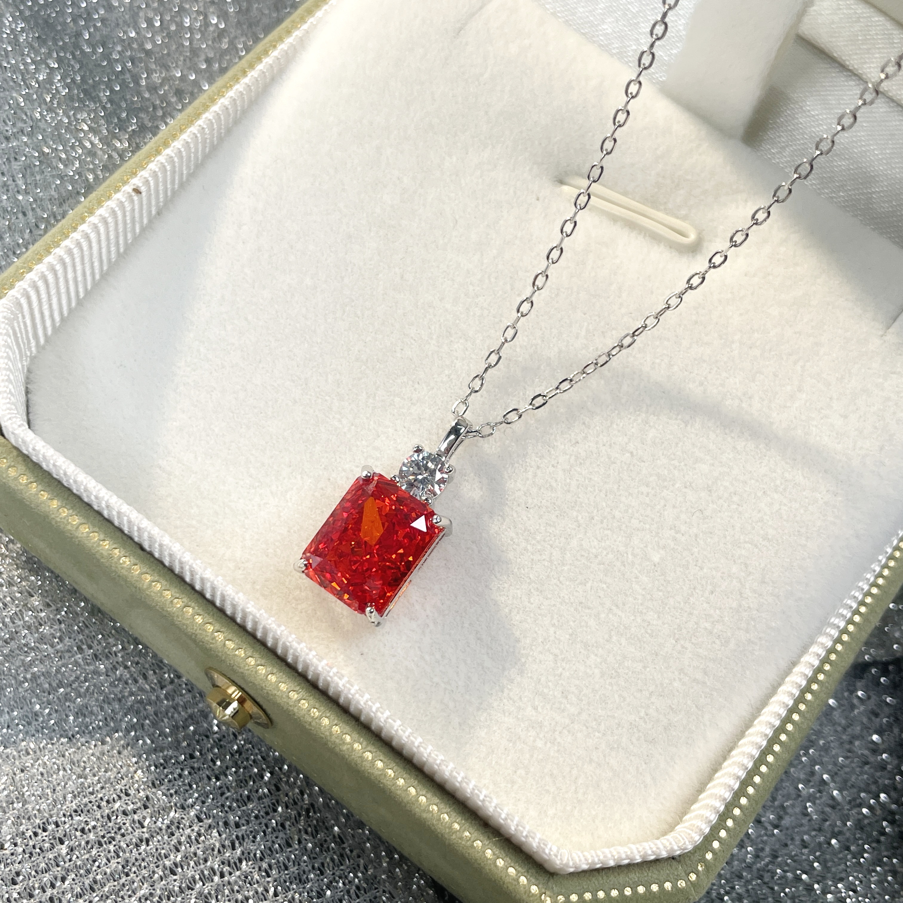 3克拉纯银925进口高碳钻冰花切正红色宝石方形吊坠时尚高级项链女