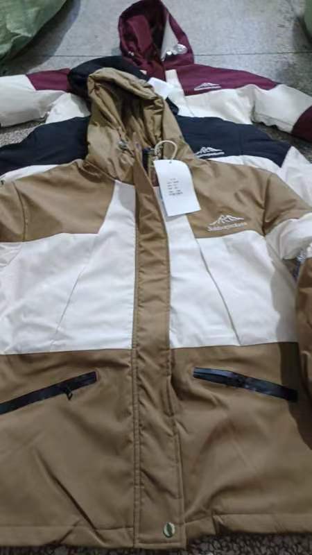 撞色连帽休闲横拉链口