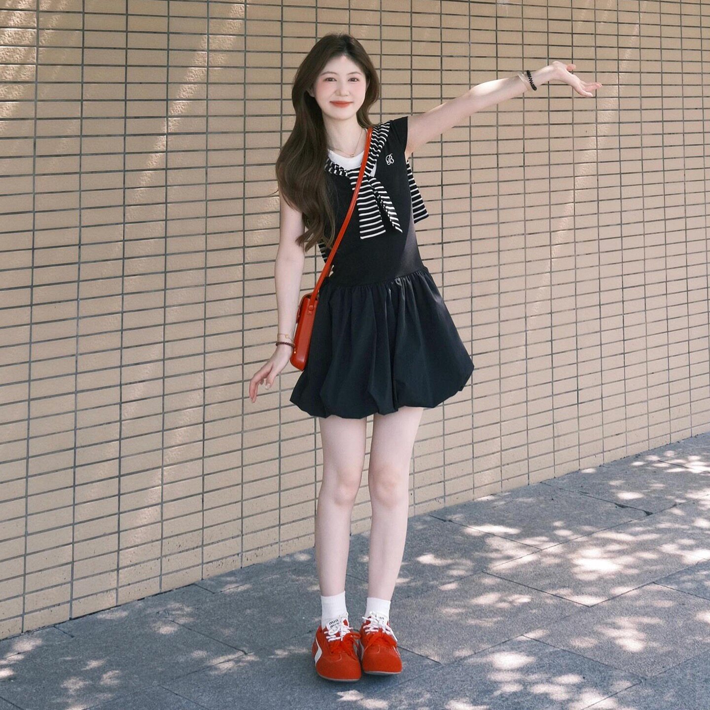 韩式穿搭纯欲风连衣裙夏季法式赫本黑色裙子短袖高腰显瘦蓬蓬短裙