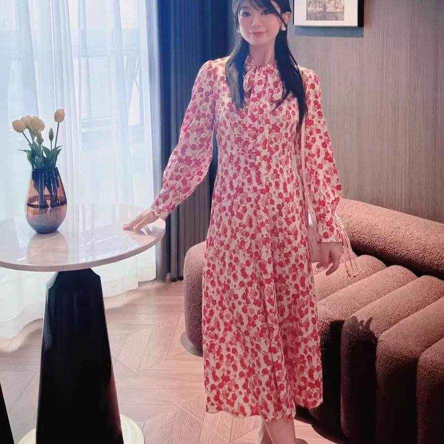 EP JSYBOW 2025春夏新款女装 温柔风收腰泡泡袖印花连衣裙4607A